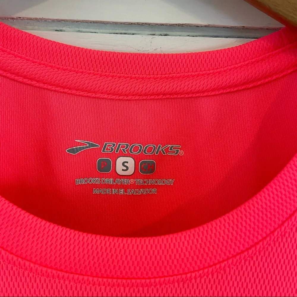 Brooks Neon Pink Short Sleeve Running Top “if trump can RUN you can TOO!” Size S - Image 2