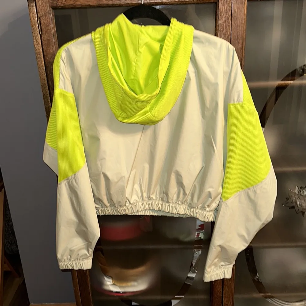 Nike Mesh Cropped Half Zip Hooded Pullover - Image 4