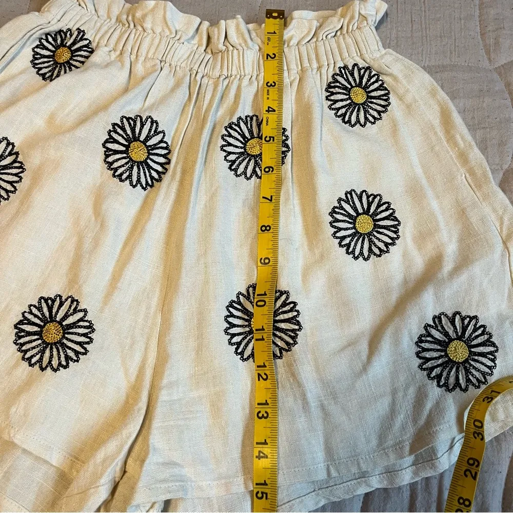 Anthropologie Pepaloves Linen Cream Floral Embroidered Women's Shorts Yellow - Image 4