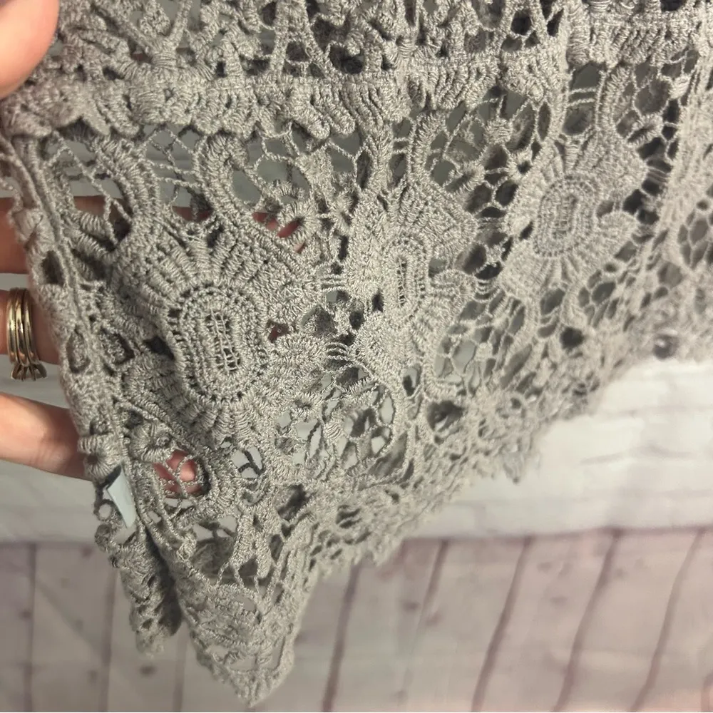 Solitaire by Ravi Khosla tiered grey boho crochet top size Medium retro chic - Image 4