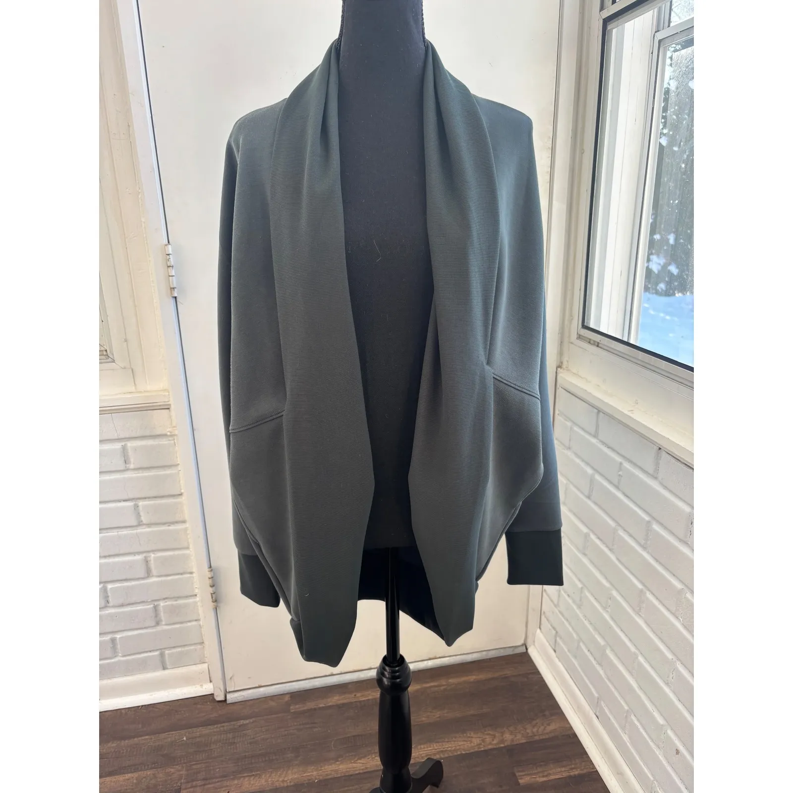 7 Diamonds Rev Throwover Cardigan XS/Small oversized Athleisure layered yoga Green Size undefined - Image 2