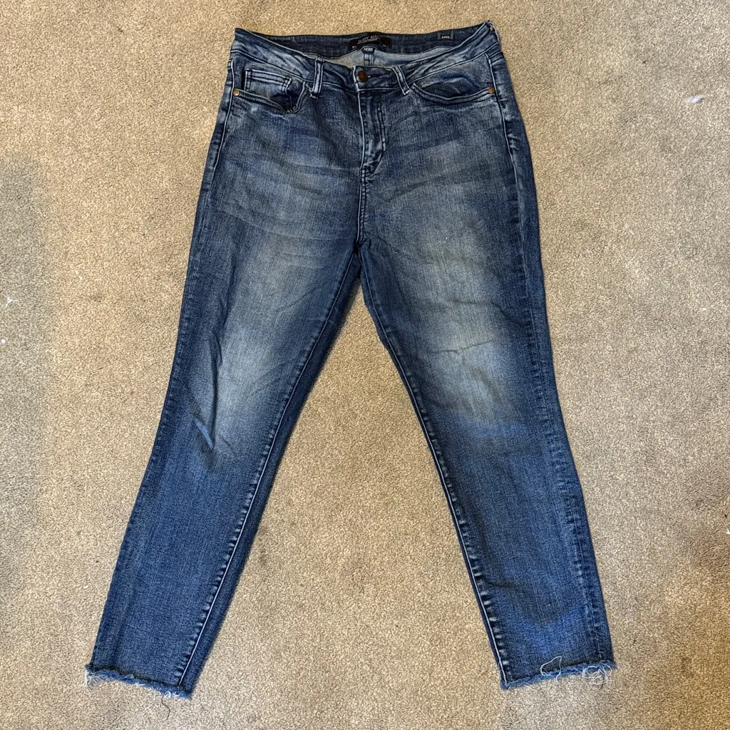 Judy Blue High Waist Raw Hem Relaxed Fit Ankle Jeans Size 11/30 - Image 3