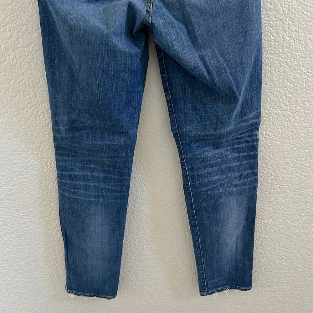 Tall 9" Mid-Rise Skinny Crop Jeans in Delmar Wash: Eco Edition Size 28 - Image 6