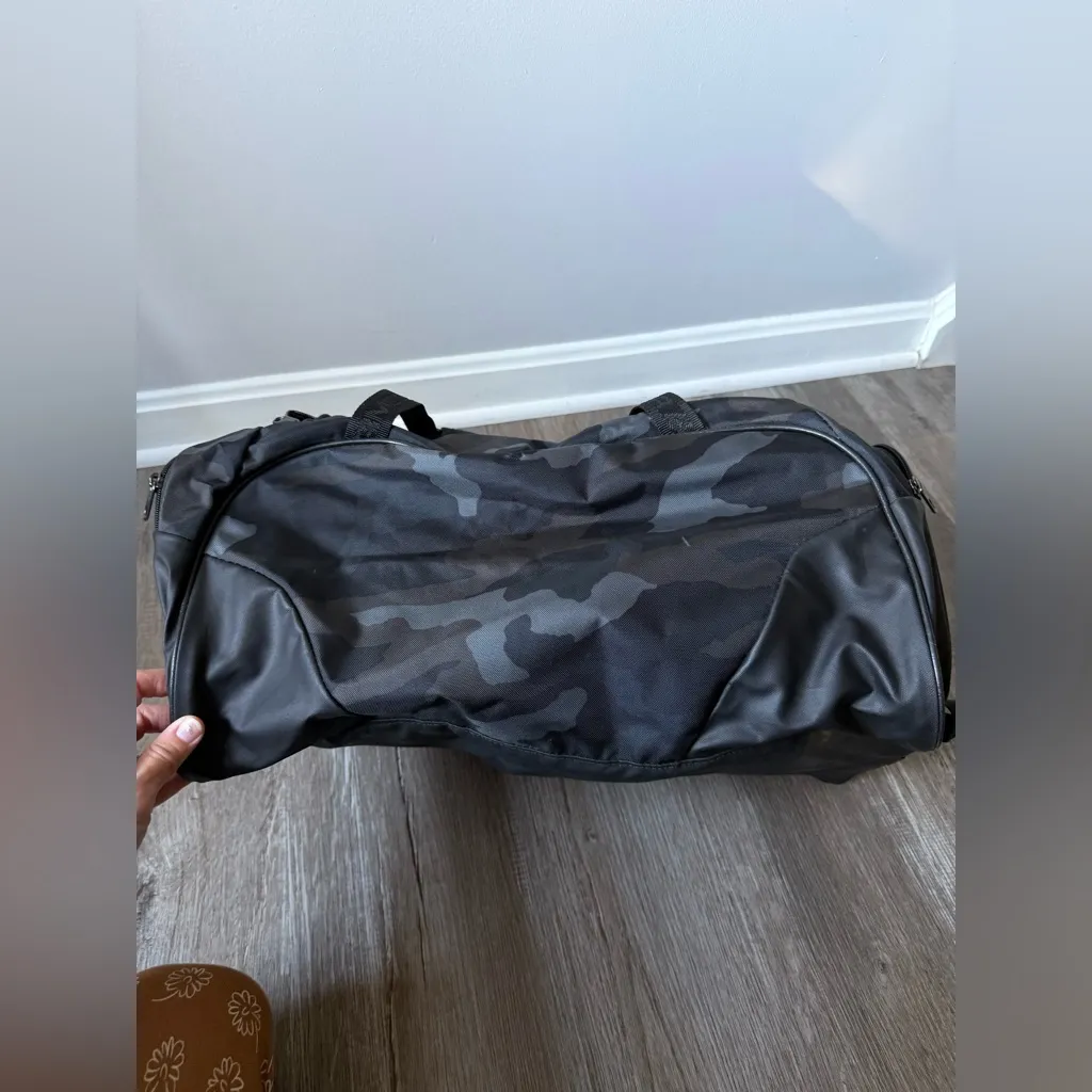 Under Armour Black Gray Camo Duffel Bag Green Multi Color Mini Gym Bag Travel - Image 9