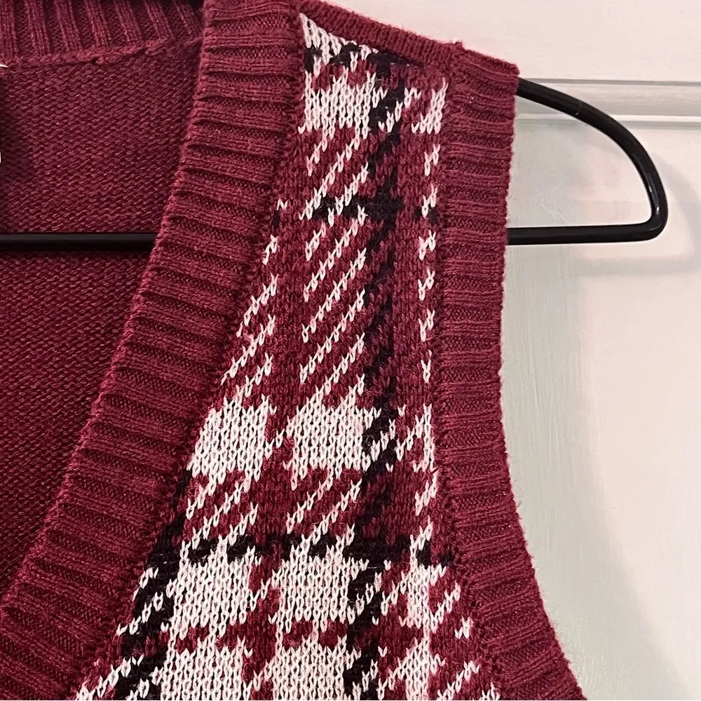 BELLE DU JOUR Juniors Sleeveless Plaid Sweater Vest - Image 4