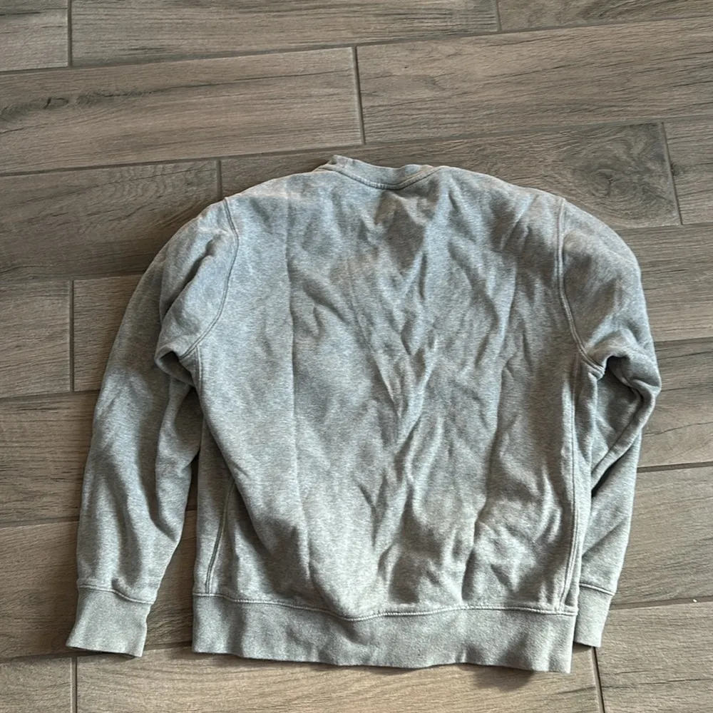 Nike gray pullover sweatshirt - Image 4