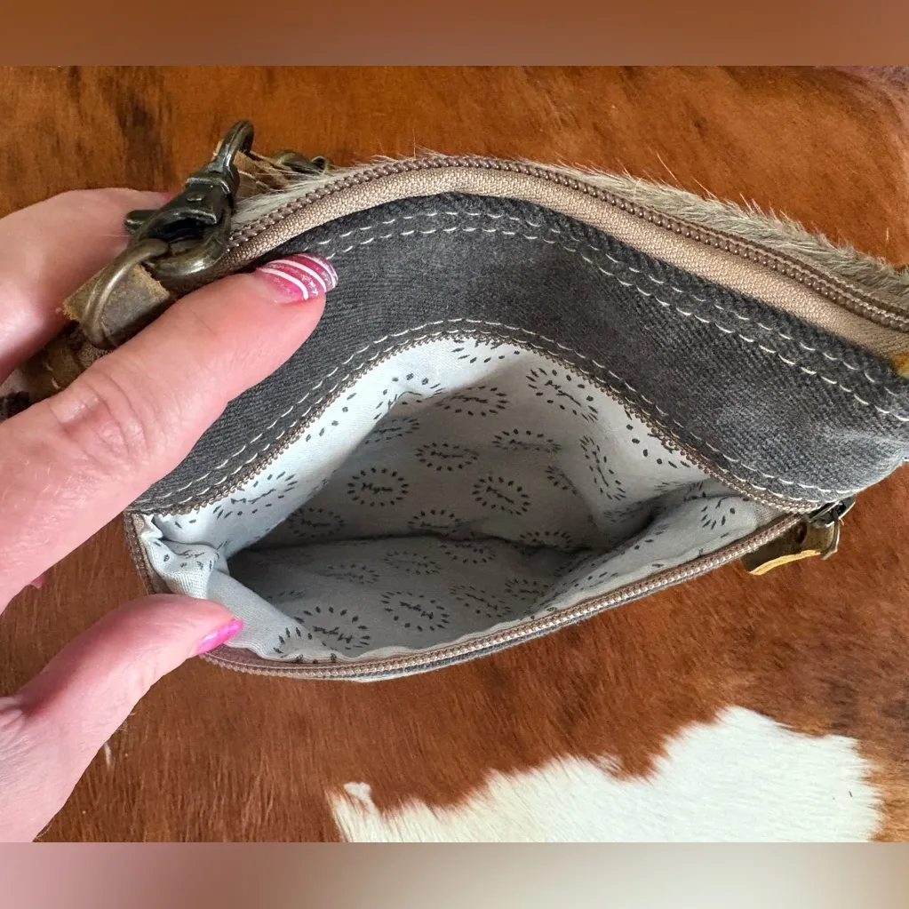 MYRA Cowhide Canvas Crossbody Western Bag - Image 7