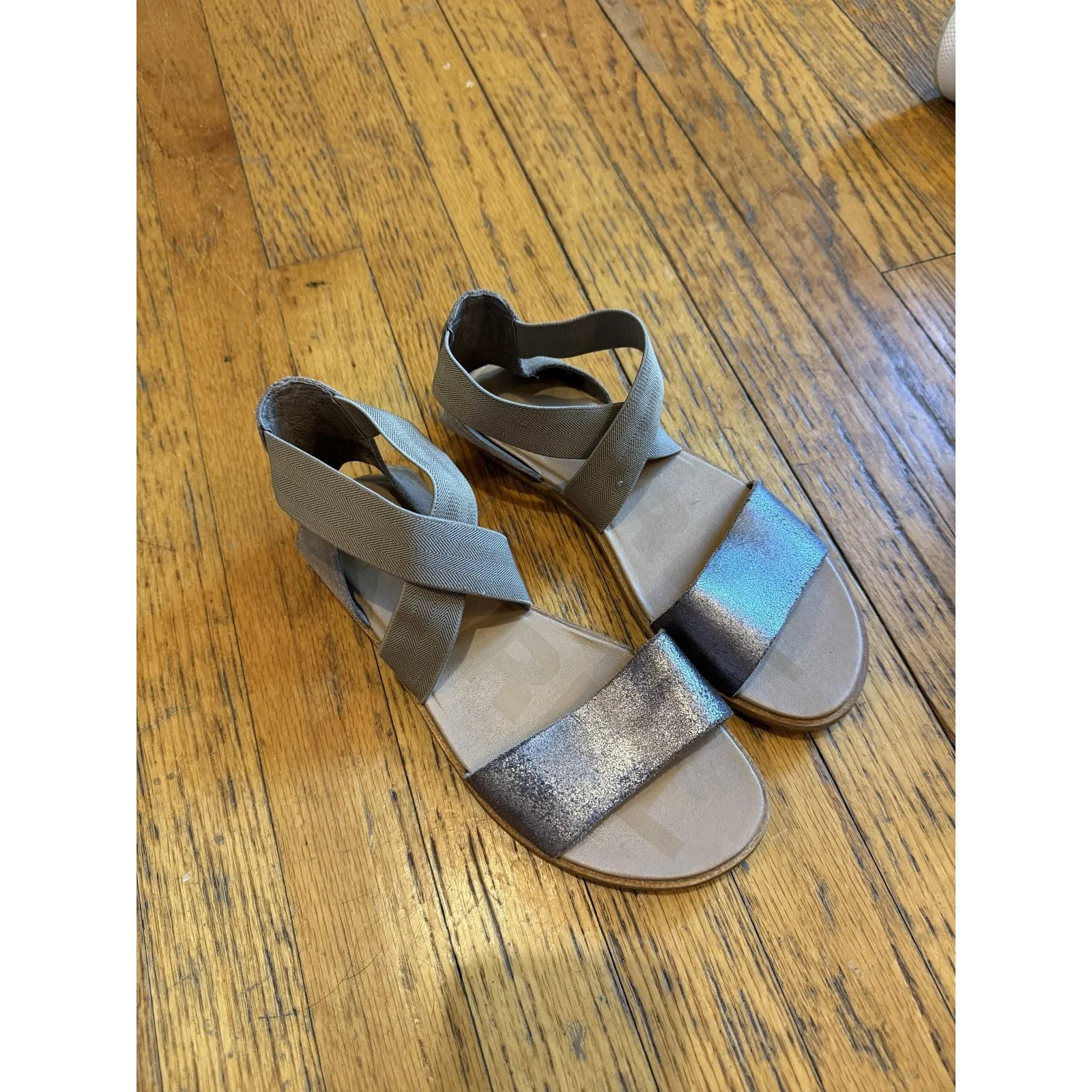 Sorel Ella Sandal Shoes Womens Size 8 Criss Cross Strap Flats 1943791240 - Image 2