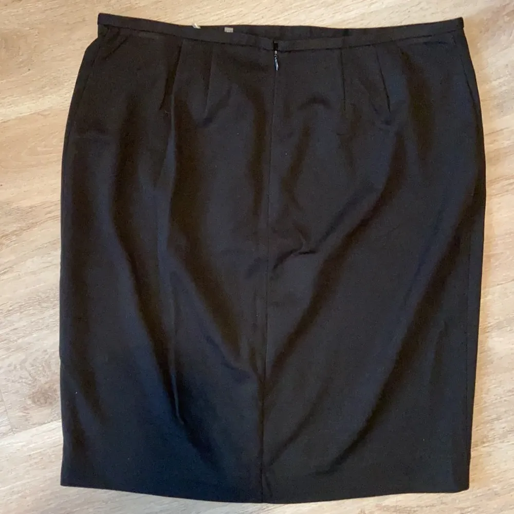 Calvin Klein Women’s Black Front Pockets MIDI Skirt Size 14 - Image 2