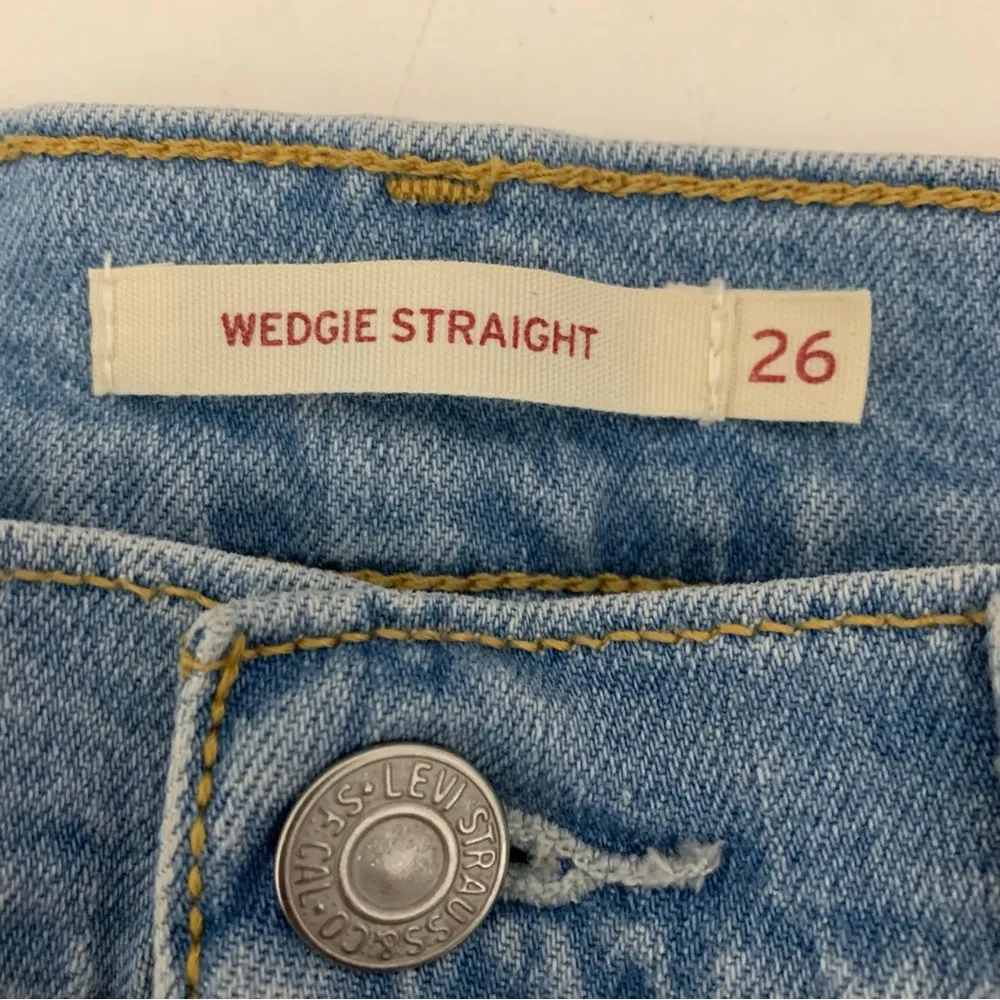 EUC Levi’s Wedgie Straight Button Fly Distressed Raw Hem Jeans Size 26 - Image 3