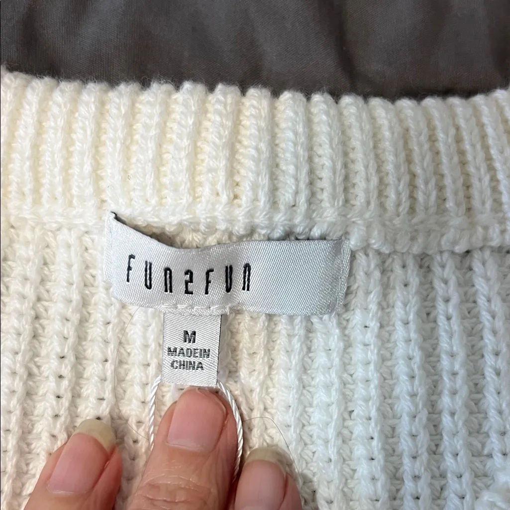 Fun 2 Fun Cream Sleeveless Sweater White Size M - Image 4