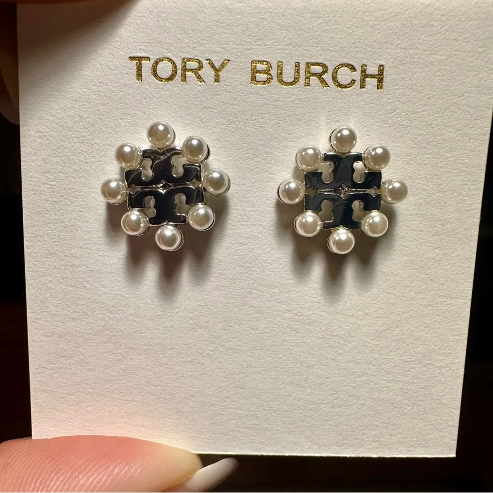 NWOT Tory Burch Kira Imitation Pearl Stud Earrings in Silver - Image 2