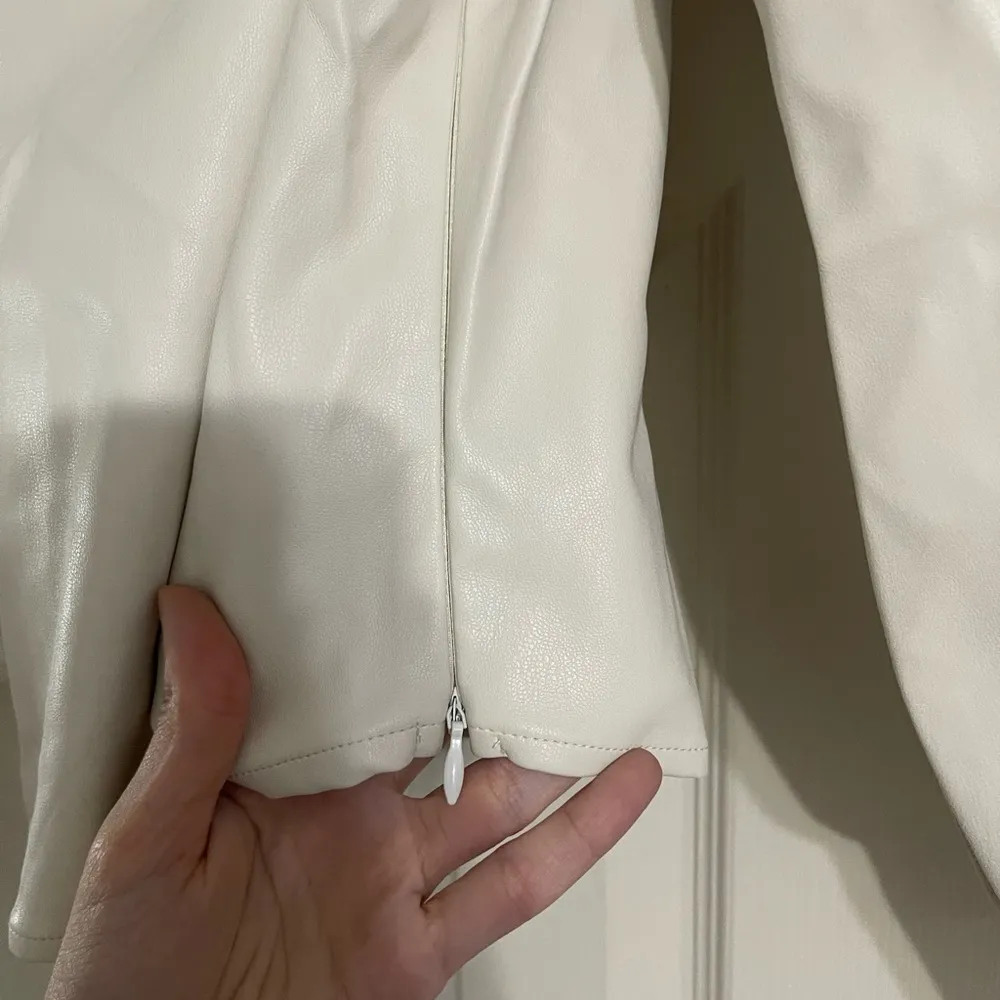 Women's Cream Puff Sleeve Top - Image 4