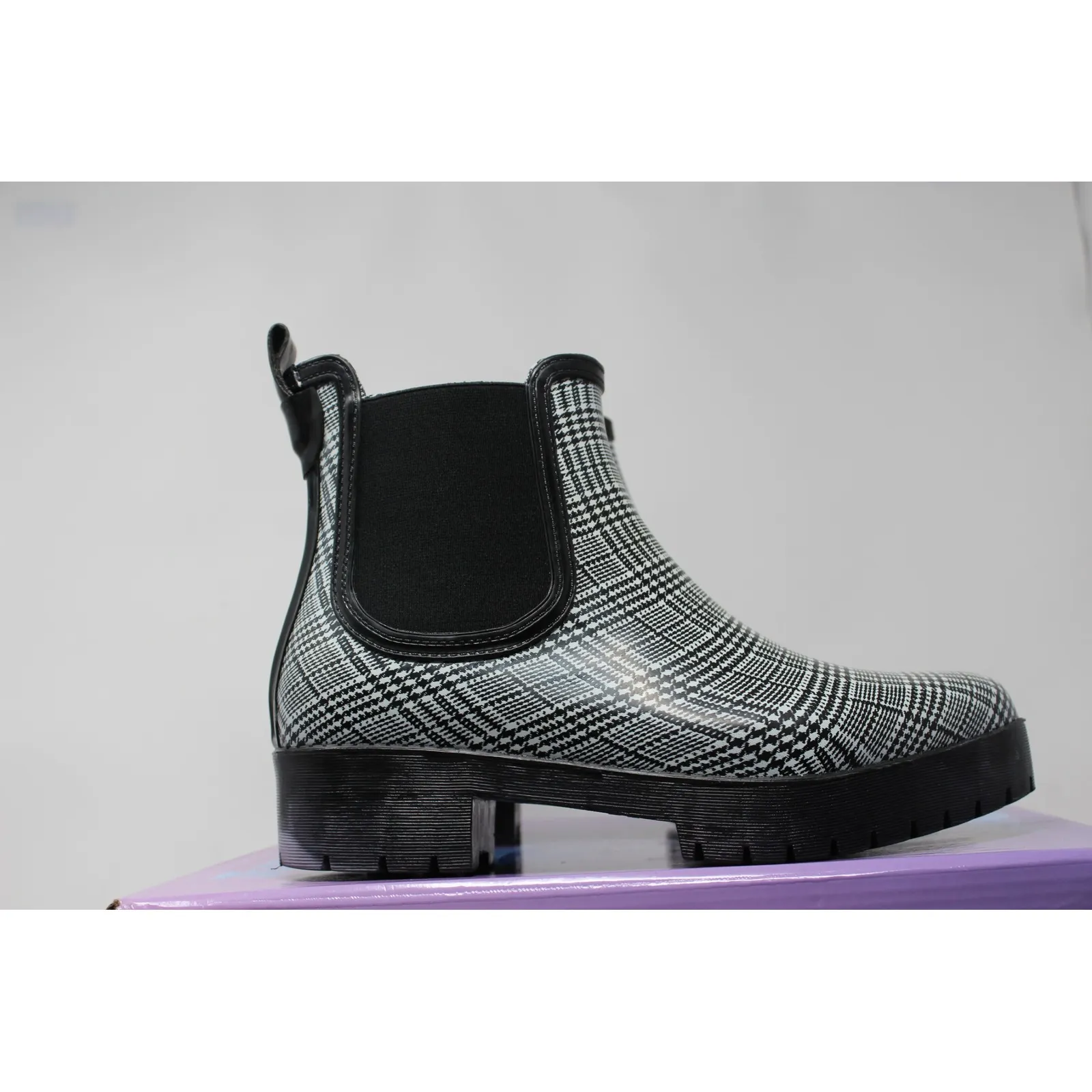 Jeffrey Campbell Cloudy-V Black White Plaid‎ Platform Chelsea Boots 9M - Image 2