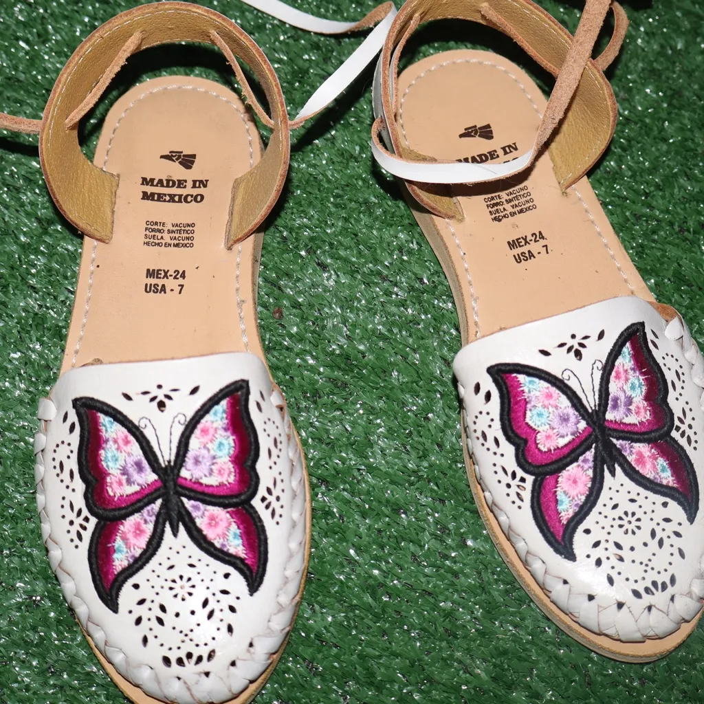 La Santa Art Mx Handcrafted, Leather Sandals with butterfly Embroidery Purple Size 7 - Image 4