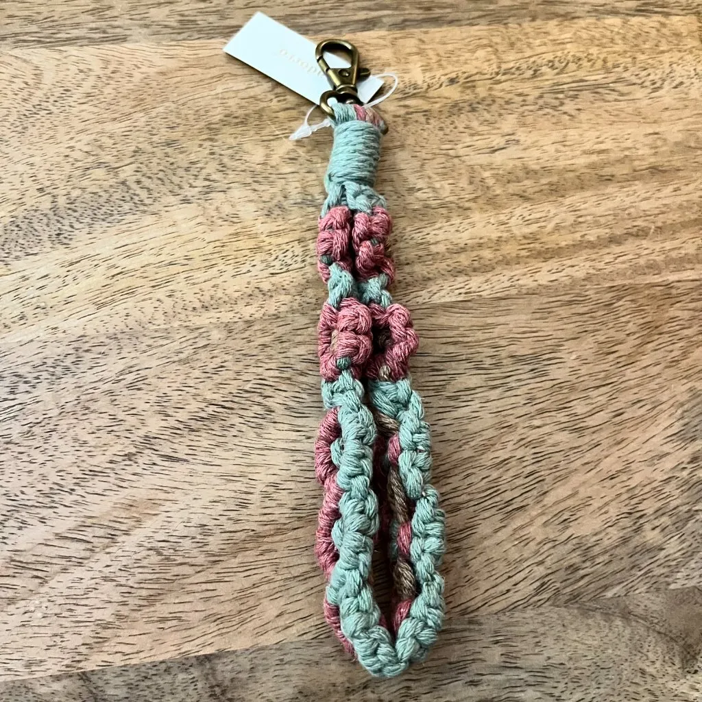 Adorro NWT macrame daisy flower wristlet keychain green pink girly cottage - Image 4