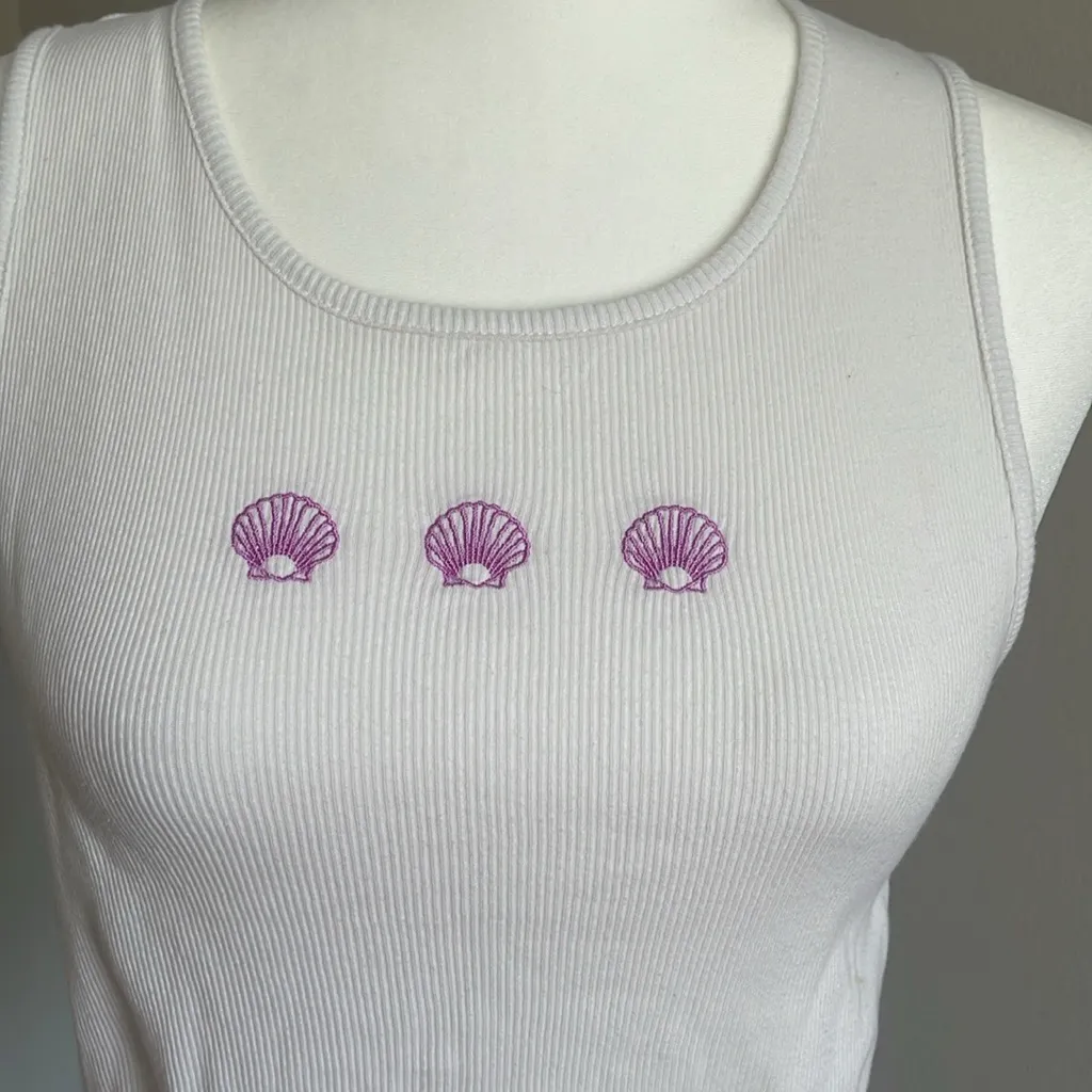 White Tank Top with Pink Shell Design Size L Size L - Image 2