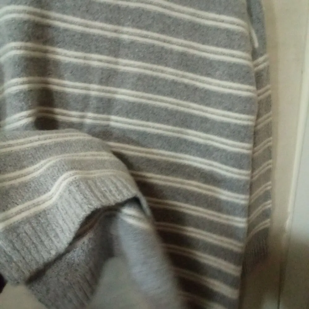 Soft sorrowndings small sweater top - Image 7