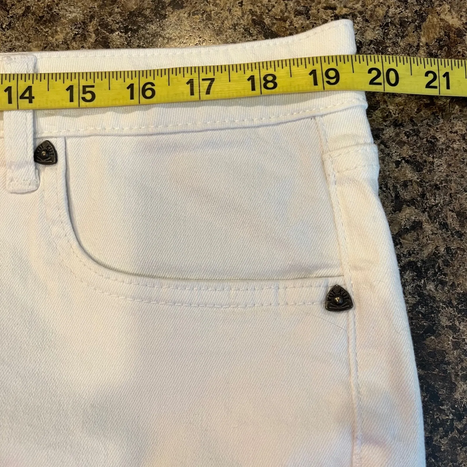 KUT from the Kloth Gidget White Fray Short Plus Size 16 Denim Cutoff - Image 8