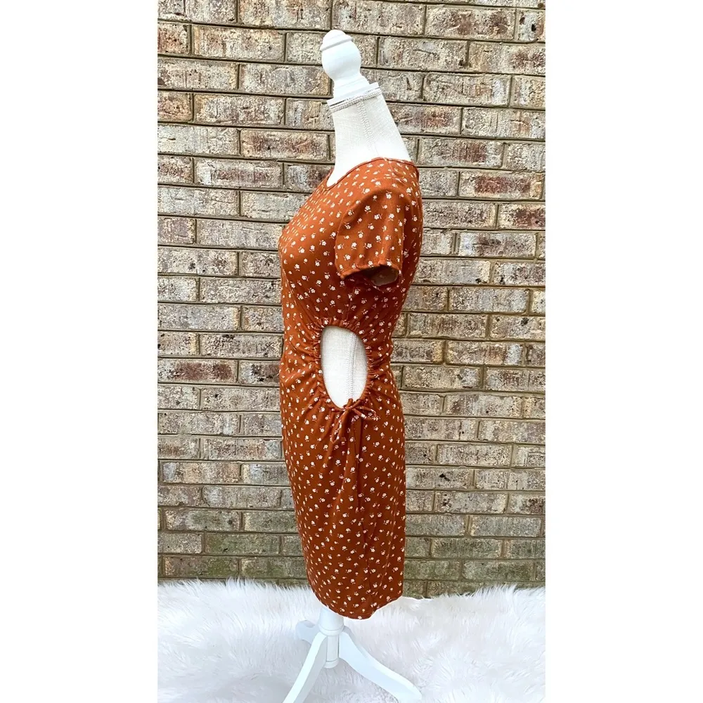 NWT Jessica Simpson Brown Floral Side Cutout Dress - Image 4