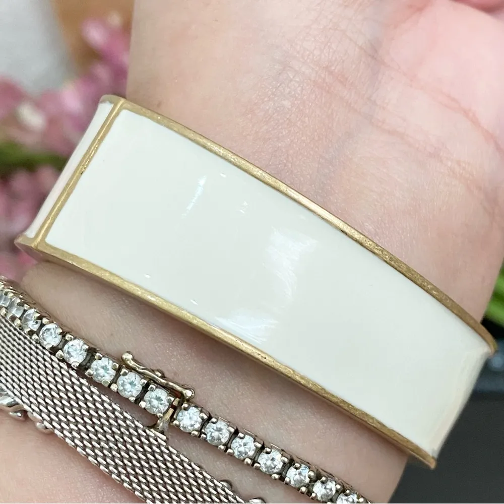 Vintage LIA SOPHIA Ivory Enamel Hinged Magnetic Clasp Cuff Bangle Bracelet - Image 4