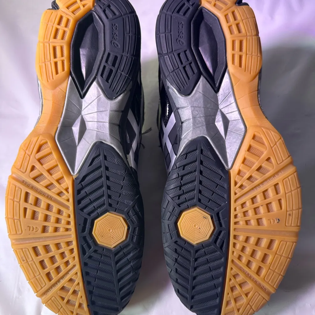 ASICS Black and Silver Sneakers with Gum Sole - Image 9