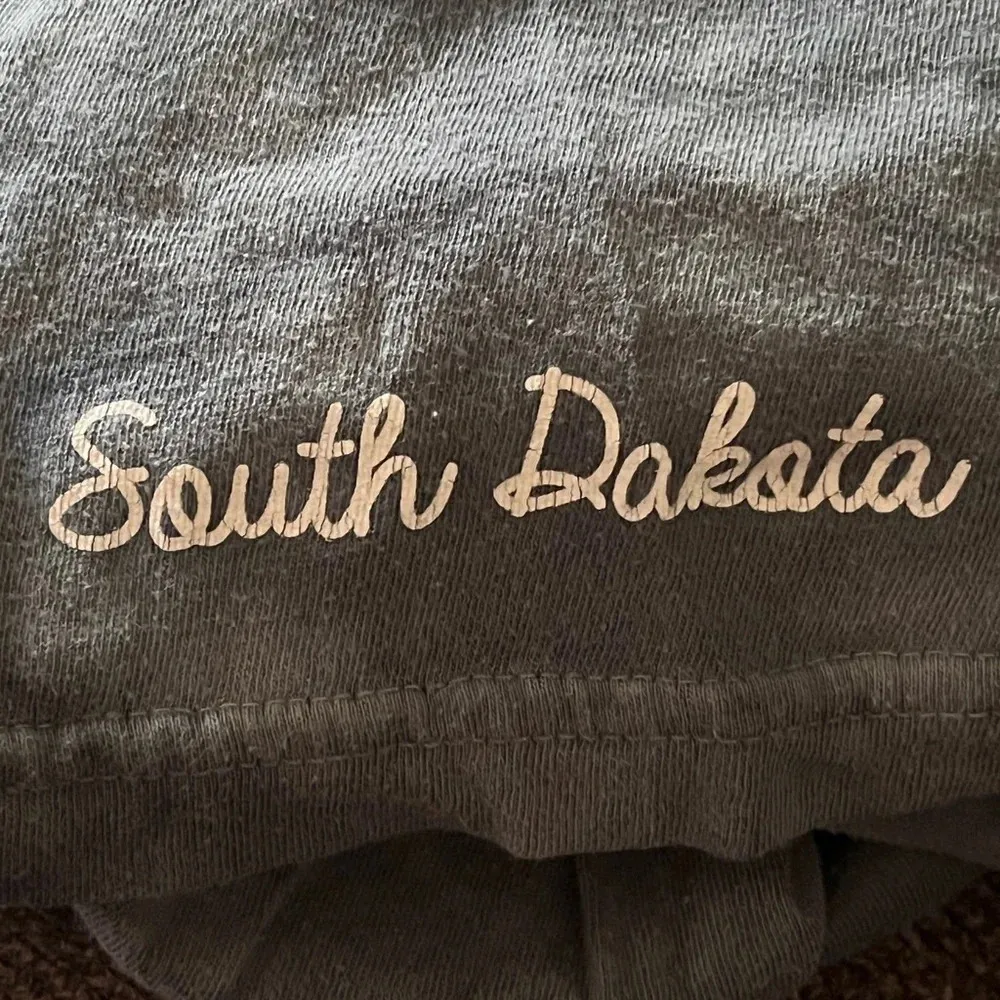 Pimatee Gray Tie Dye South Dakota Feather T Shirt‎ | Size 2X - Image 4