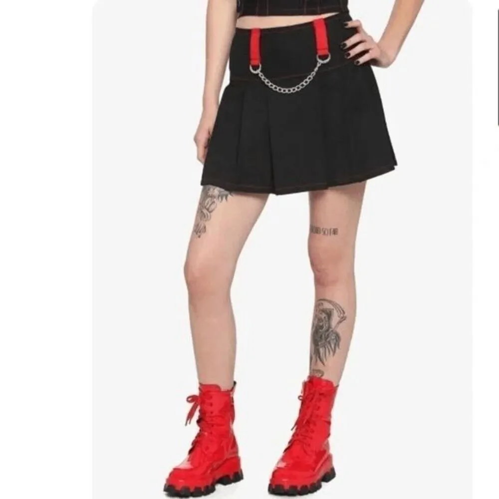 Royal Bones By Tripp Black Red Pleated Mini Skirt Large - Image 7