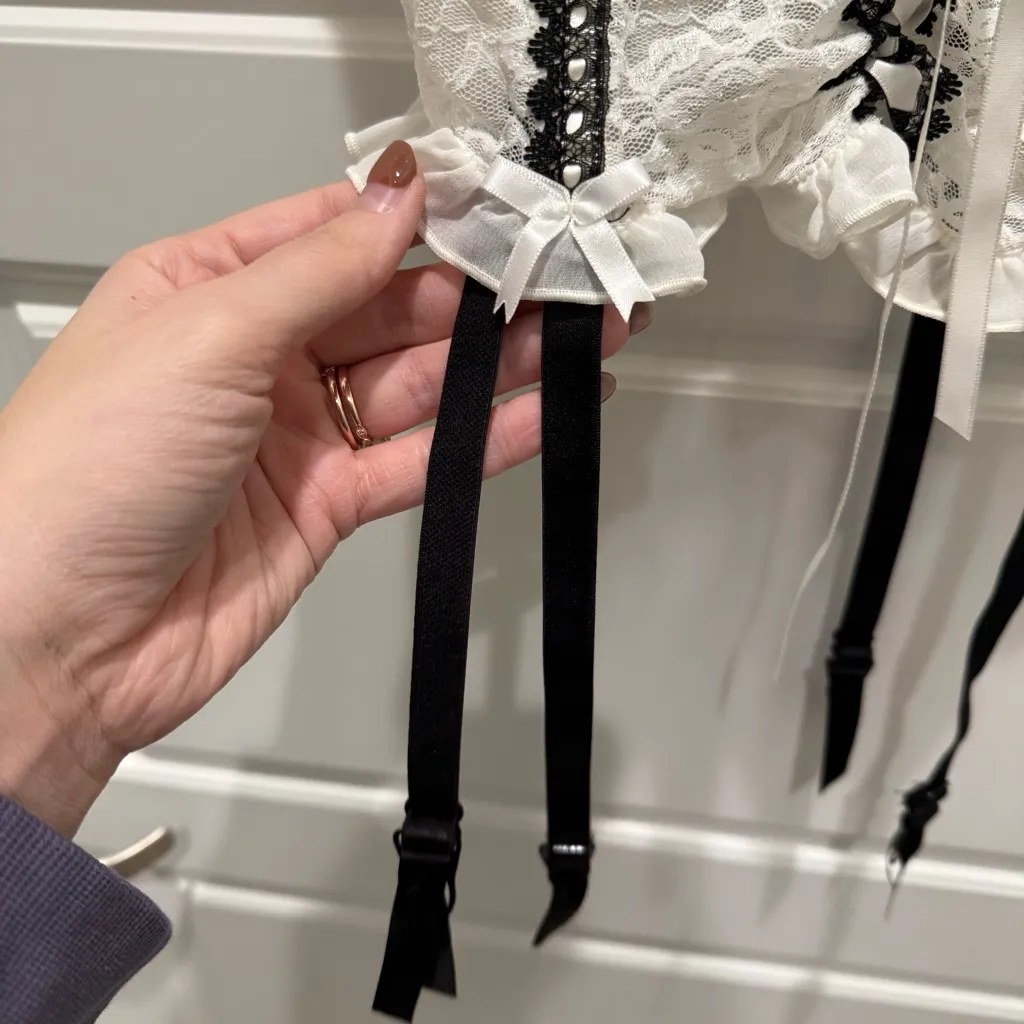 Vintage White and Black Lace Corset Lingerie Garter Belt Bride Wedding Honeymoon Size M - Image 5