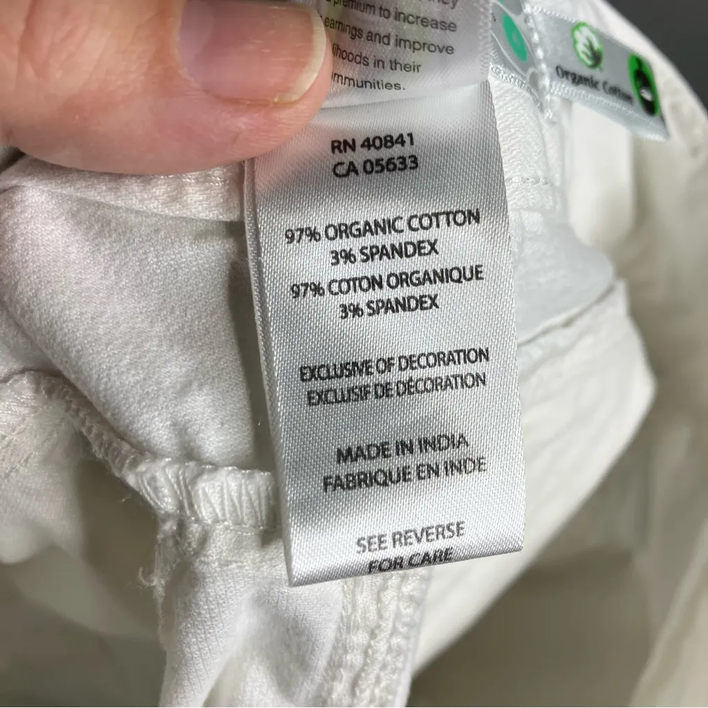 Aventura white Bermuda Shorts organic Cotton‎ women’s size 4 casual neutral - Image 5