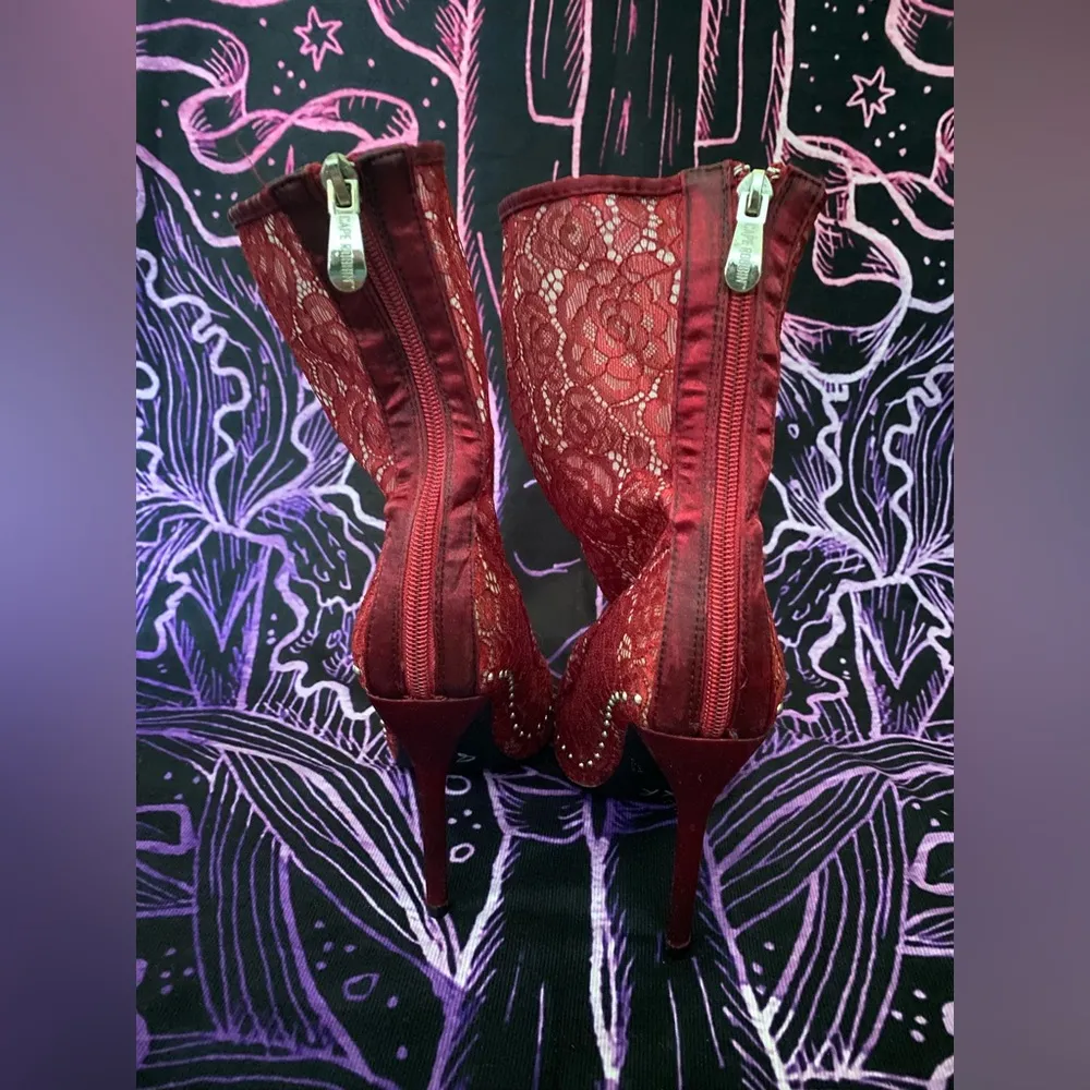 EUC Cape Robbin Red Floral Boots with heel size 6.5 - Image 3