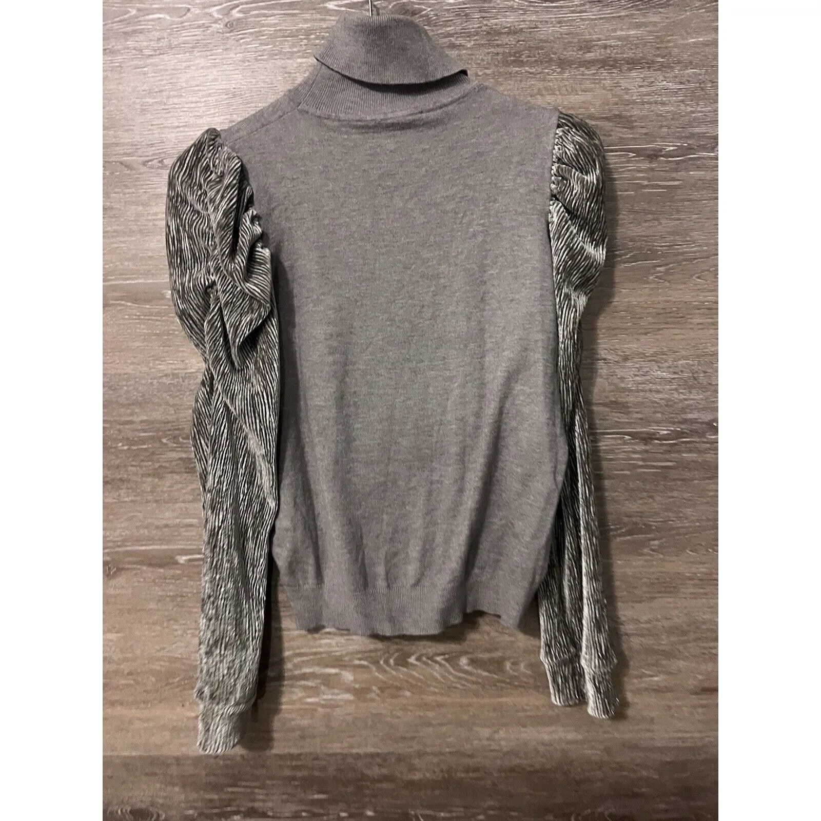 THML Sweater Size Large Puff Sleeve Gray Metallic Preppy Timeless Turtle Neck - Image 7