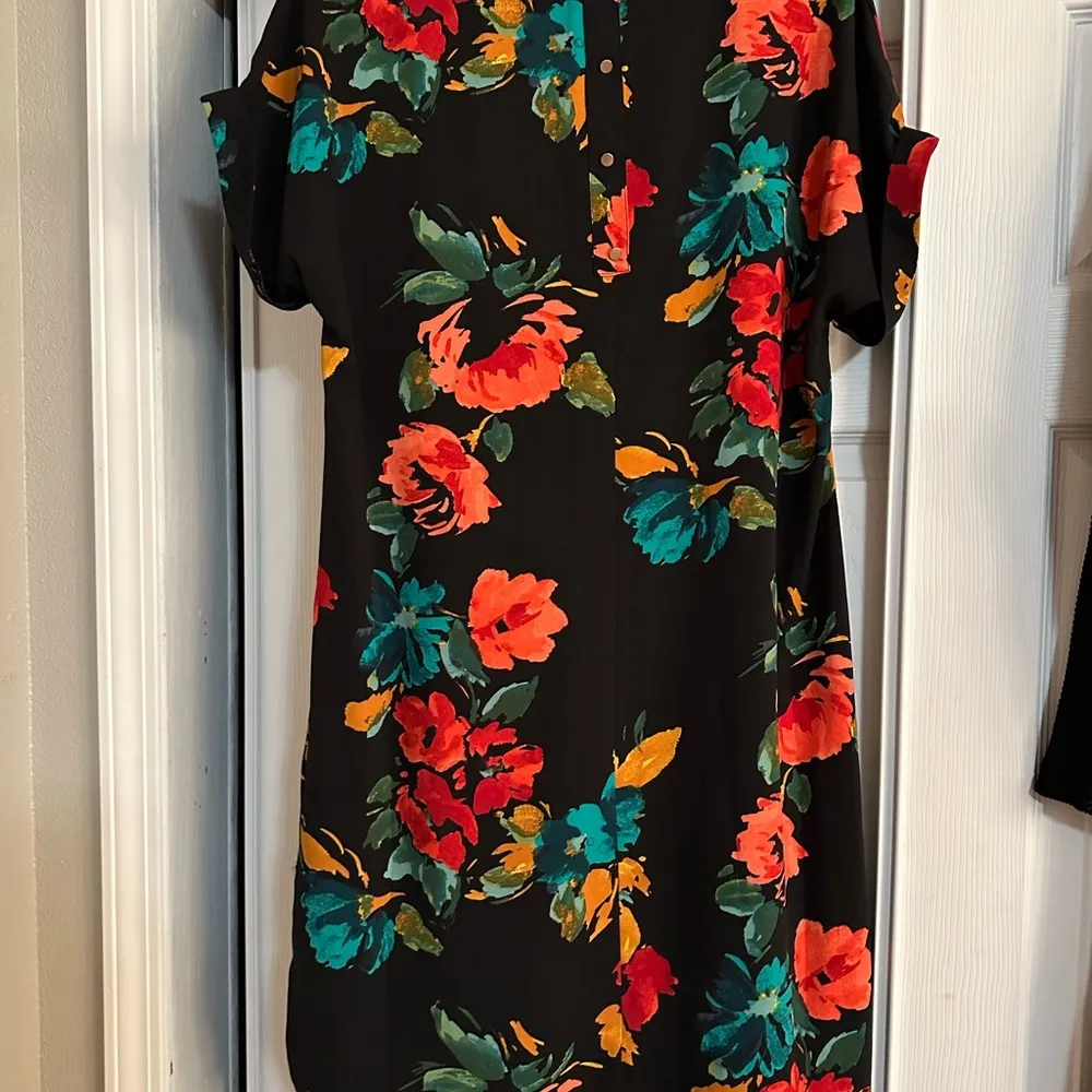 Brand new women’s dress size large - super cute buttons down back - Image 2