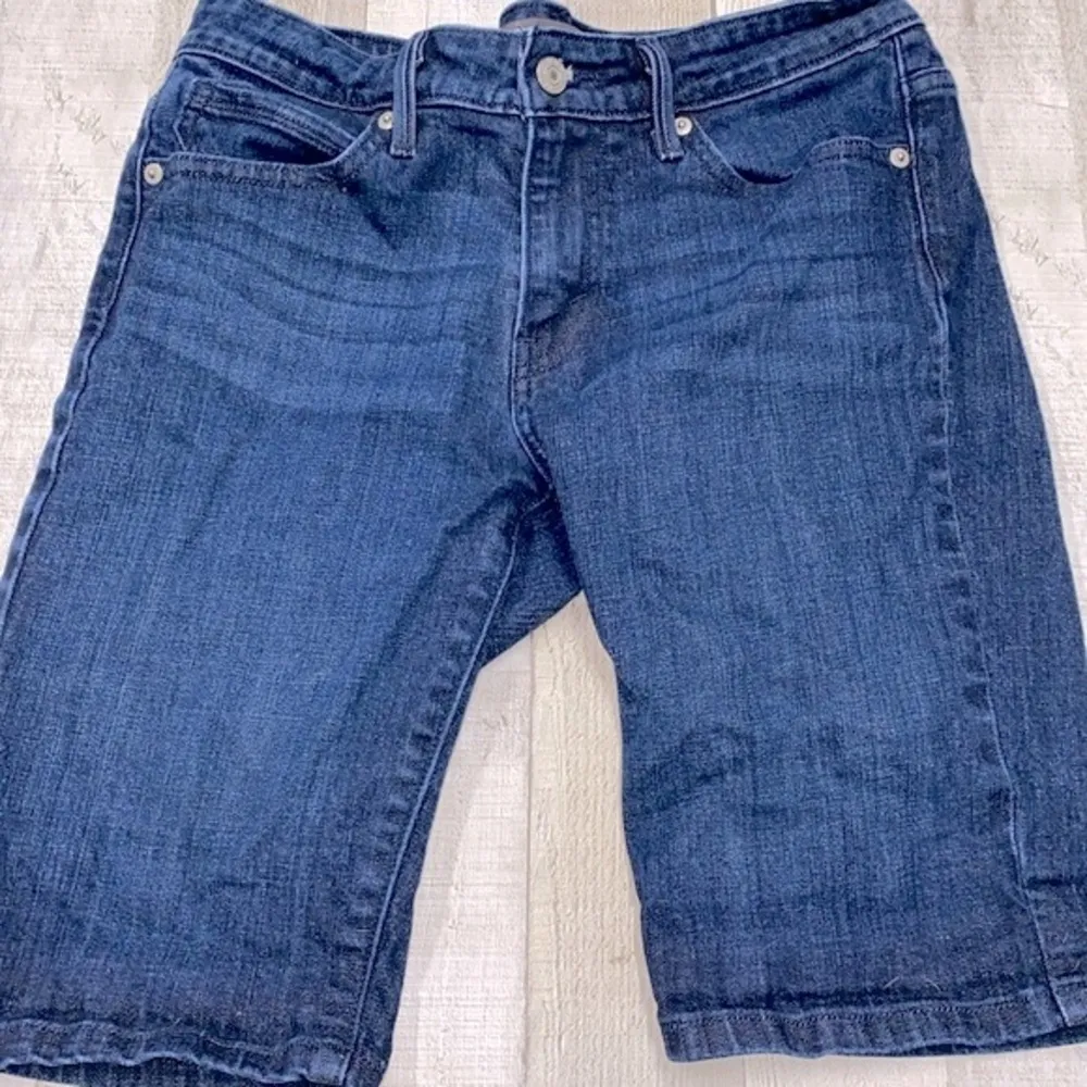 Levi’s denim Bermuda jean shorts size 7 - Image 2