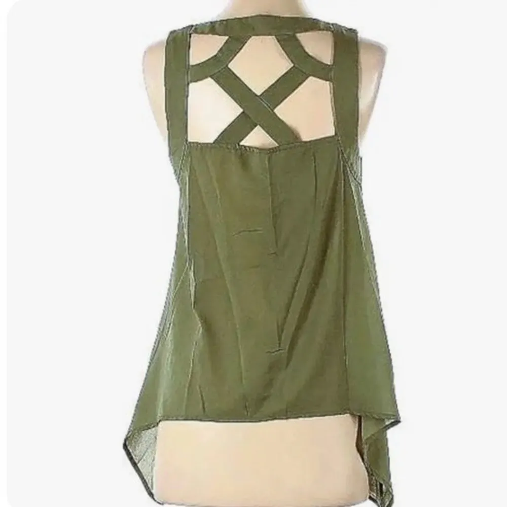 Studio Y Olive green cut out back flowy tank size medium - Image 3
