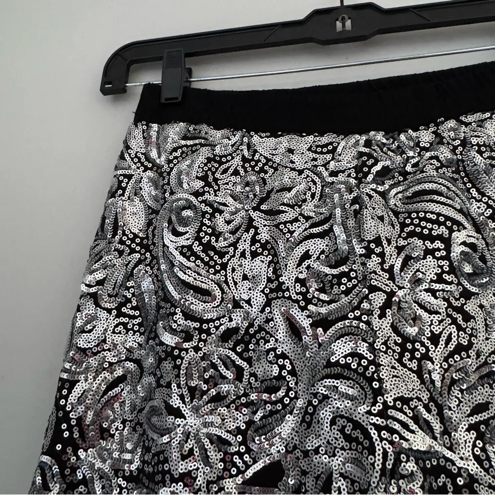 Anthropologie Porridge Pascaline Silver Sequin
Embellished Trouser Pants NWT - Image 5