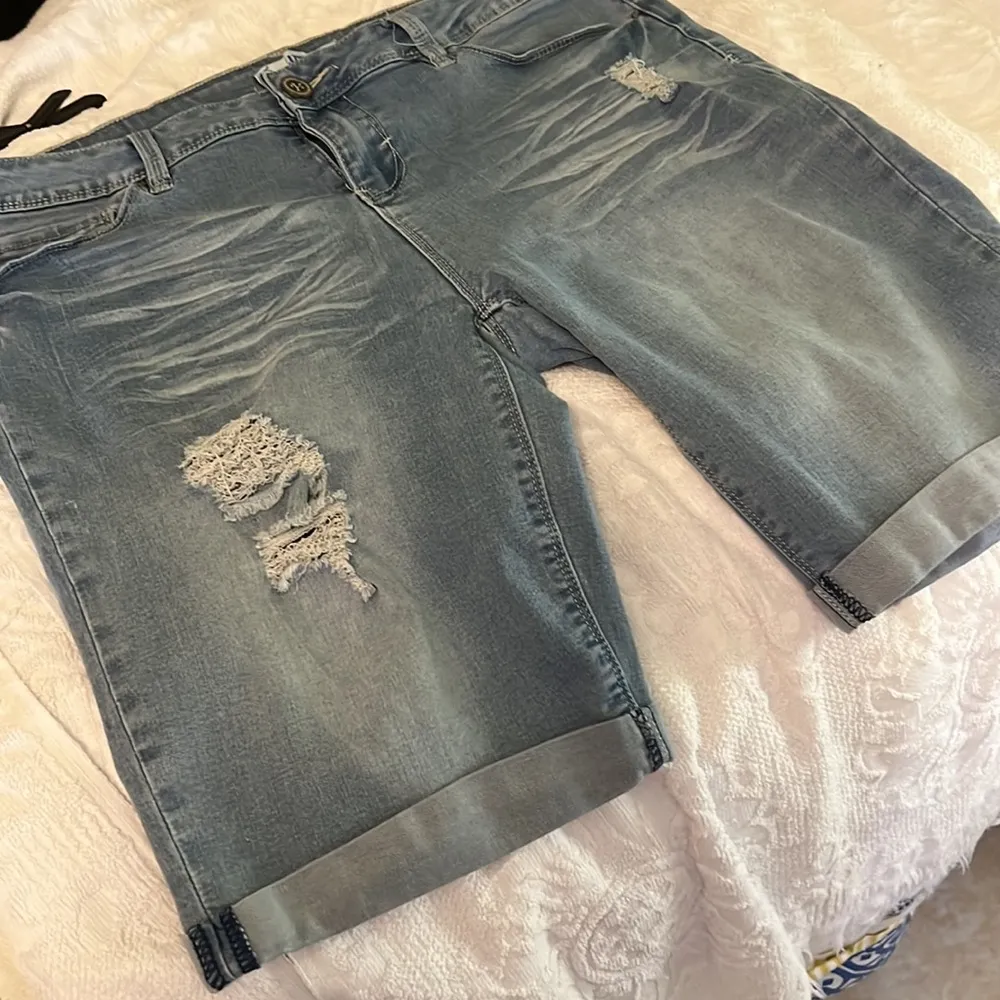 Ladies denium shorts Sz 15 by YMI Luxe - Image 2
