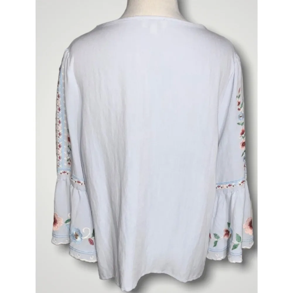 Umgee Floral Embroidered Bell Cuff Round Neck Chambray Boho Casual Blouse Medium - Image 5