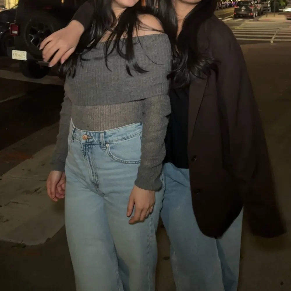 grey cropped off the shoulder sweater - Image 3