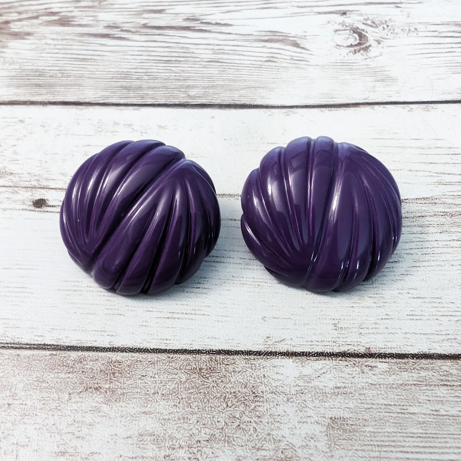 Vintage Clip On Earrings - Image 2