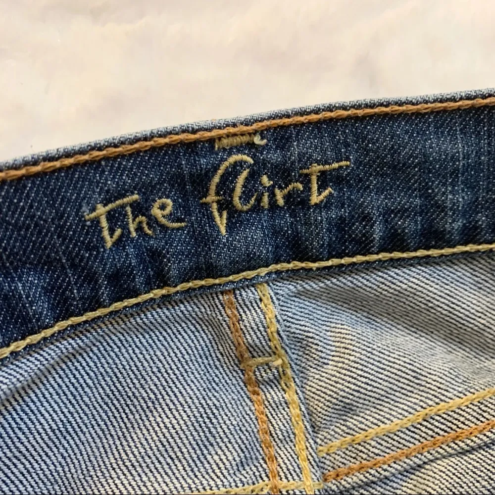 Old Navy “The Flirt” Bootcut Jeans Petite Size 10P Medium Wash - Image 5