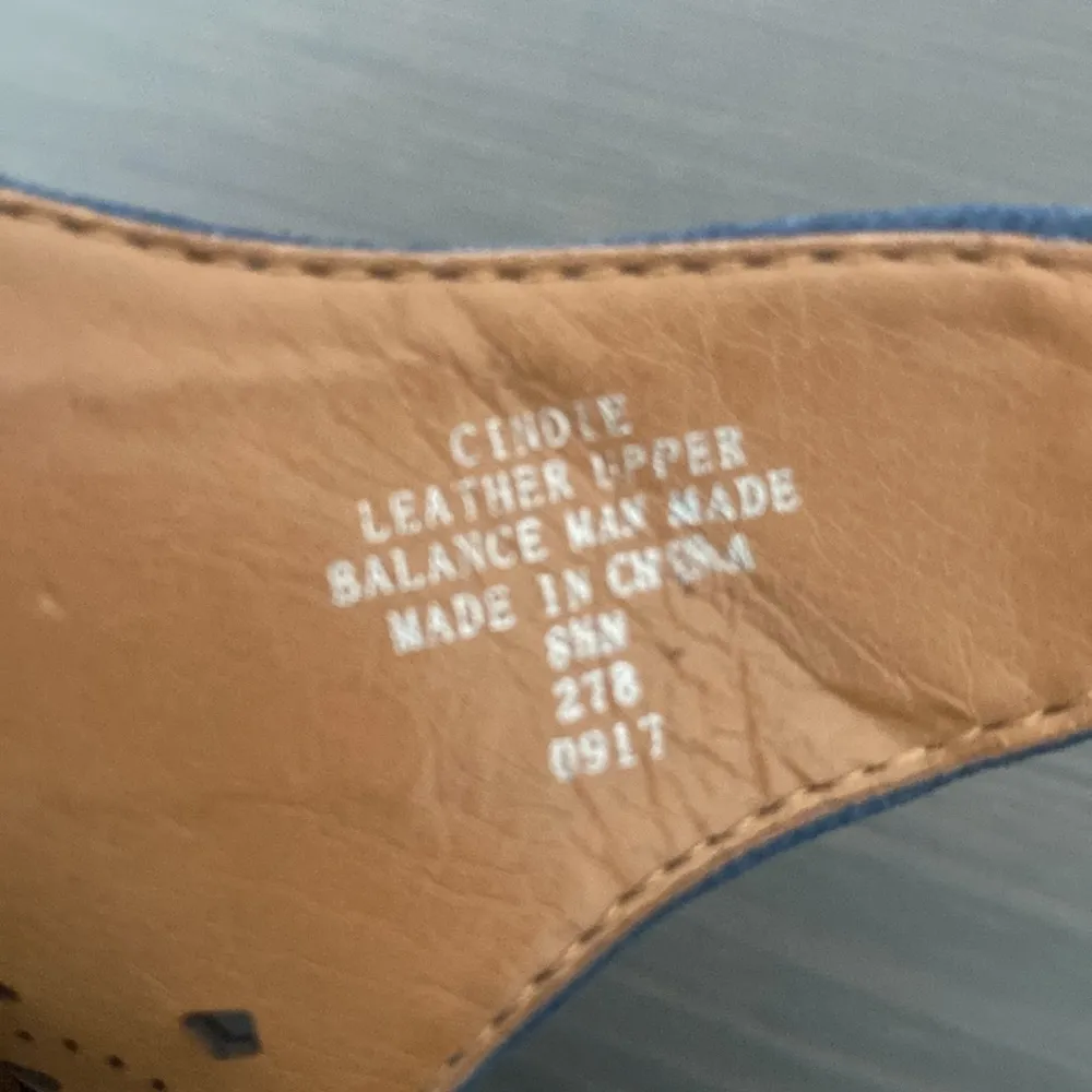 Easy Spirit Cindie Mary Jane Pump Laser Cut Out Leather Heels Size 8.5 N - Image 6