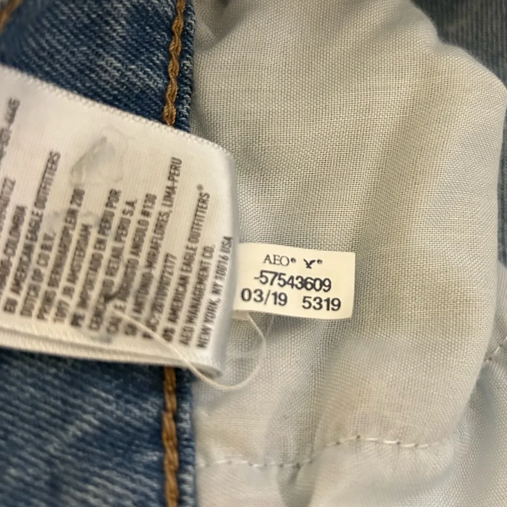 American Eagle Mom Shorts Light Wash‎ Size 8 5319 - Image 6