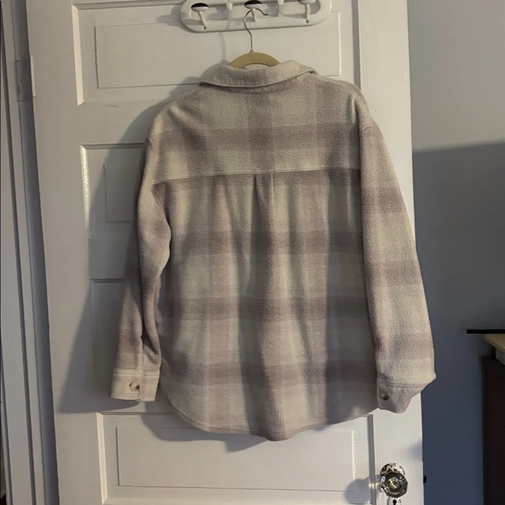 American Eagle  Grey Plaid Shacket - Image 4