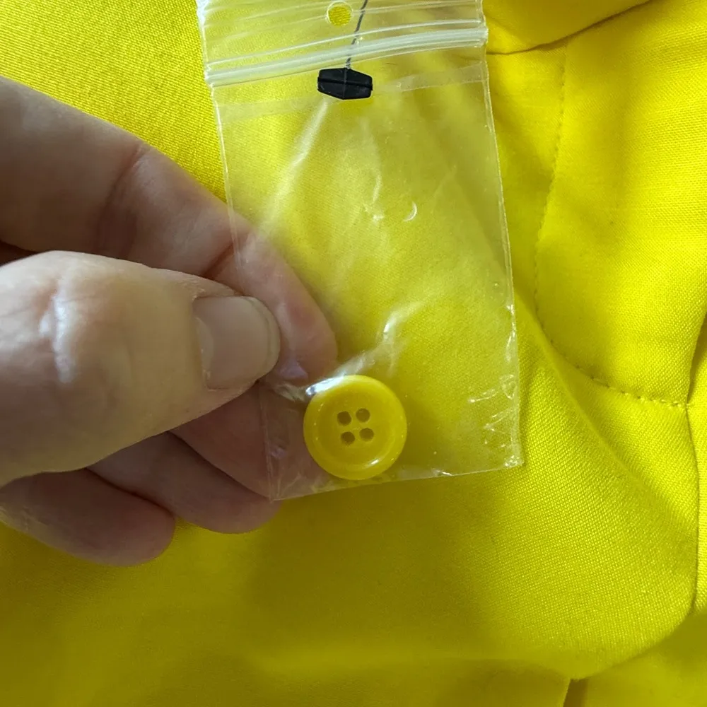 Outback Red NEW Bright Yellow Women's Shorts Size 2 Tomato Girl Sunny - Image 7