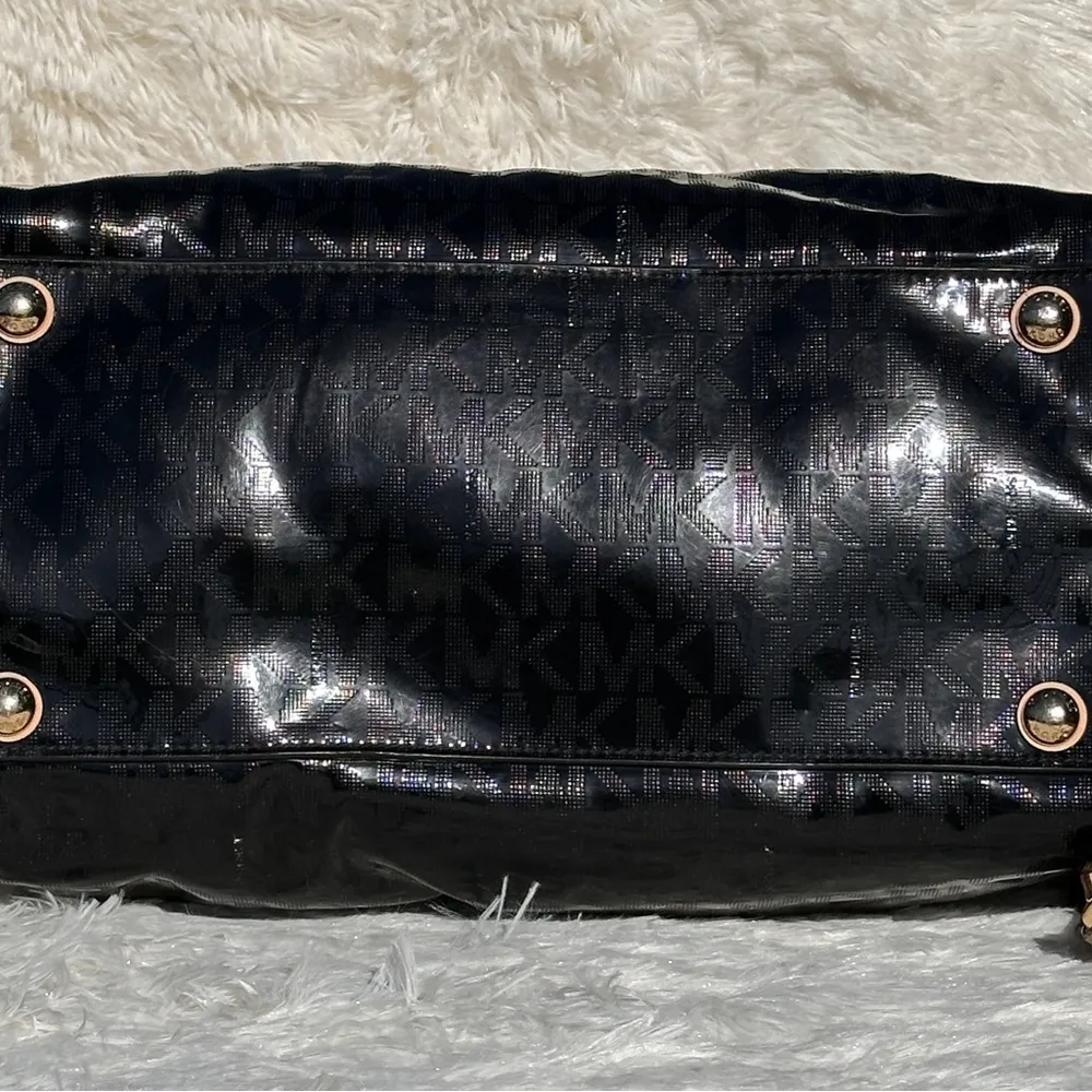 Michael Kors Grayson Medium Duffle Satchel. - Image 7