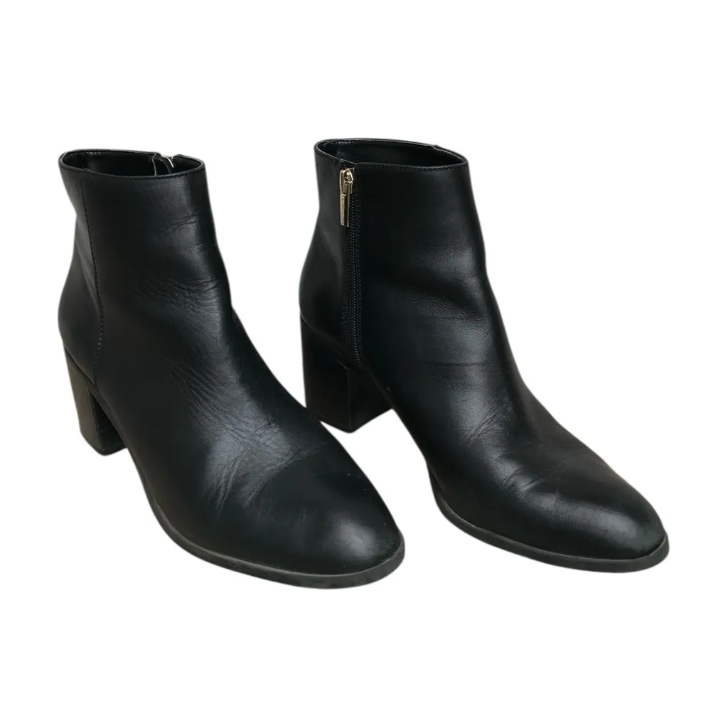 Vince Camuto GAVIREN Leather Ankle Boots. SIZE 10M. - Image 2