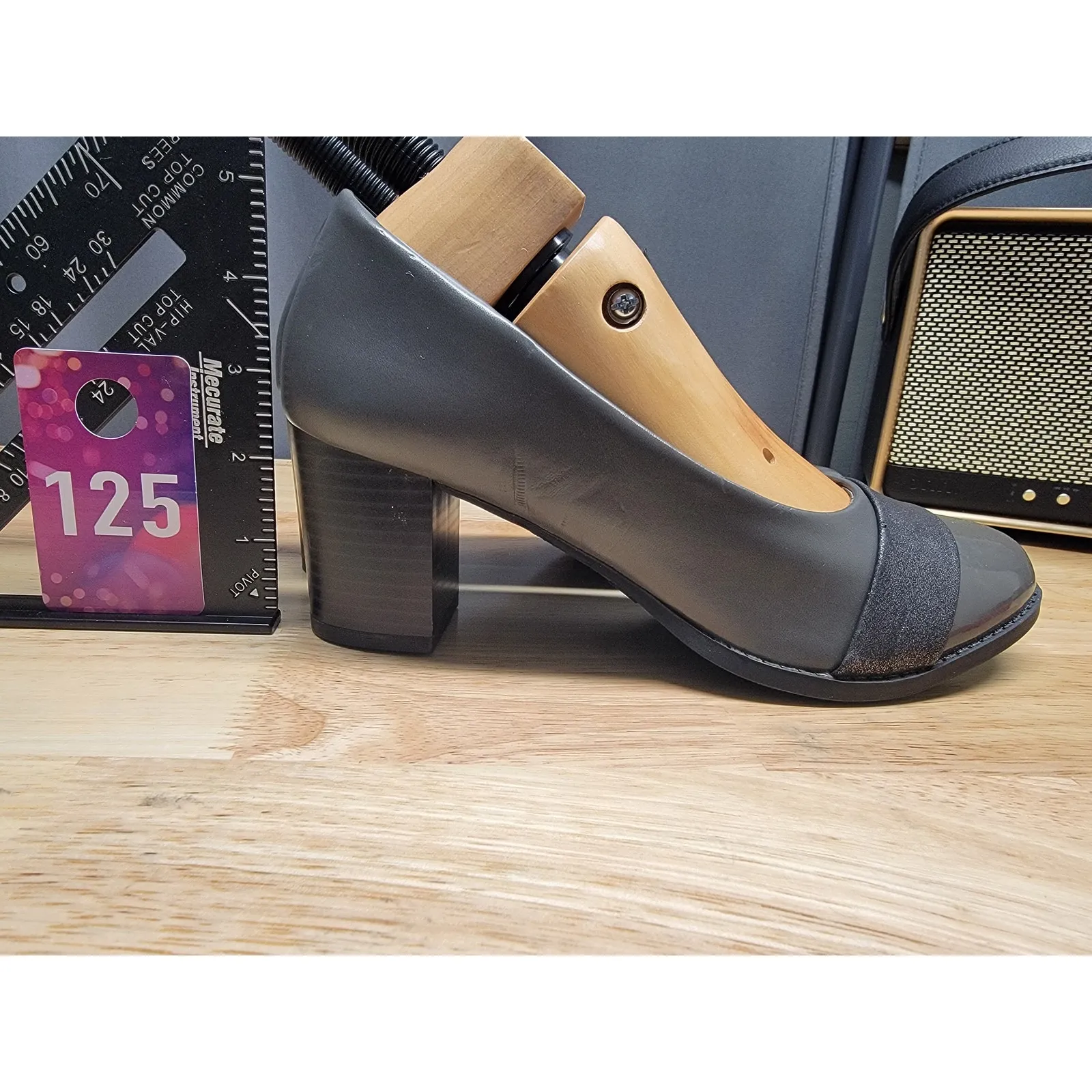 Mia Amore Pump Heels Women's 8.5 Gray Patent Leather Slip - Image 2