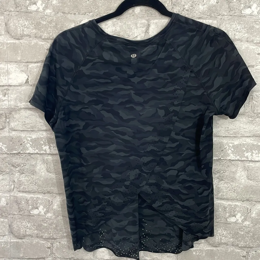 Lululemon Quick Pace Short Sleeve
Sequoia Camo Print Deep Coal Black - Image 5