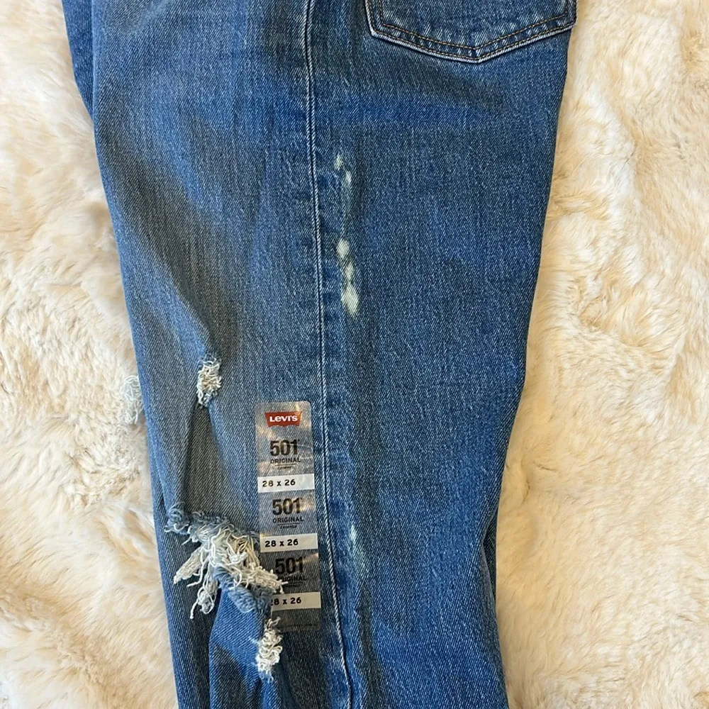Levi’s 501 Original Cropped Straight Distressed Jeans - Image 10